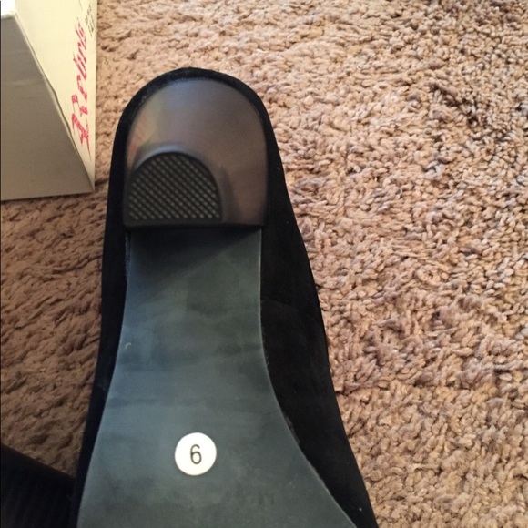 Rebels Willow Black Suede Bootie NWT - Picture 4 of 7